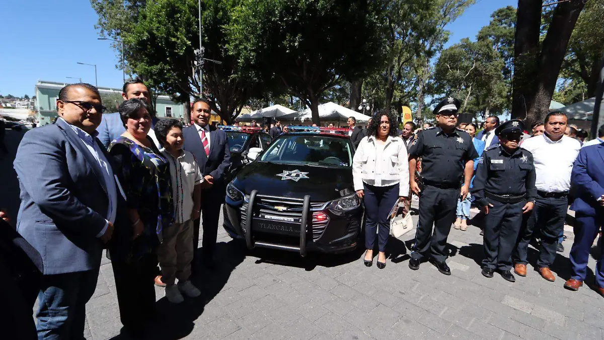 entrega de patrullas en la capital  (1)